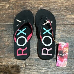 NWT Roxy Vista Flip Flops Size 2